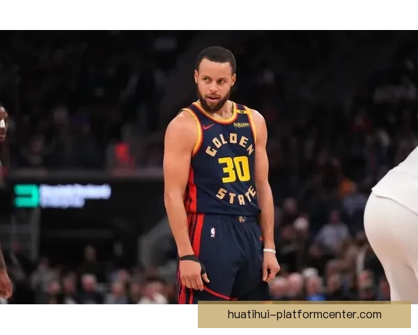 库里手臂被球迷拉拽 科尔回应勇士跌至第十争夺前六已不现实